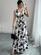 Vestido Floral Preto e Branco com Decote em V - Veron&Co