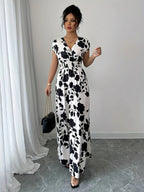 Vestido Floral Preto e Branco com Decote em V - Veron&Co