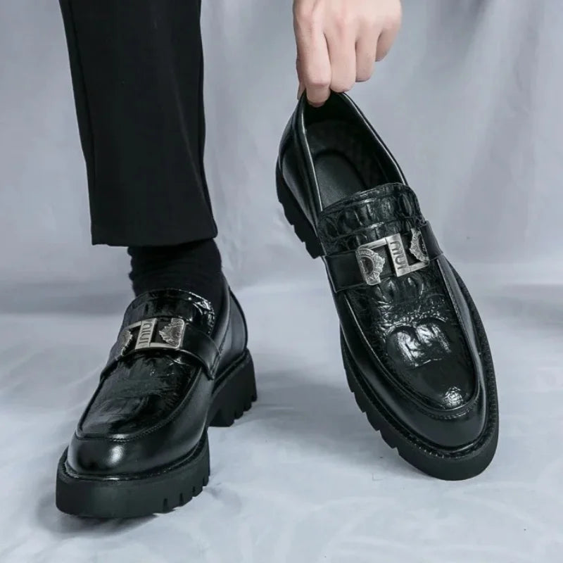 Sapatos Clássicos em Pele com Sola Grossa - Veron&Co