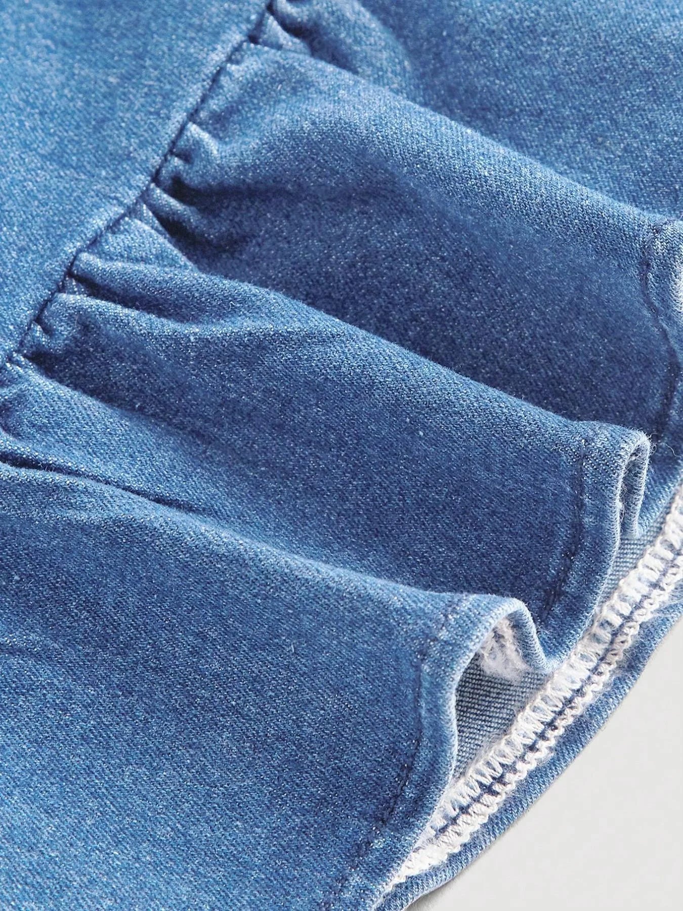 Vestido em Ganga com Folhos e Sem Mangas - Veron&Co