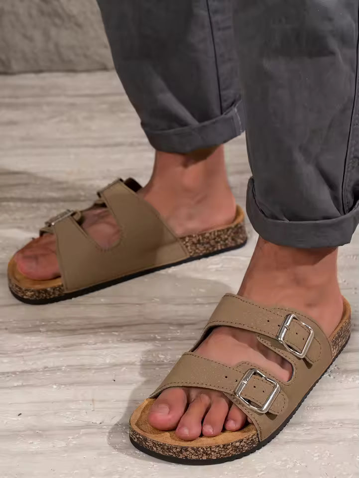 Sandálias de Duas Tiras com Fivela - detalhe