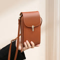 Mini Bolsa Crossbody em Pele Texturizada - uso