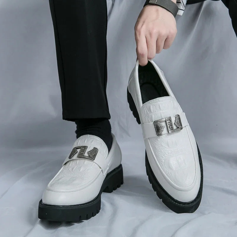 Sapatos Clássicos em Pele com Sola Grossa - Veron&Co