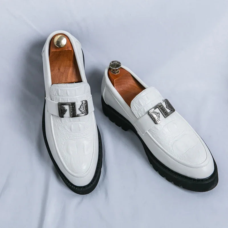 Sapatos Clássicos em Pele com Sola Grossa - Veron&Co
