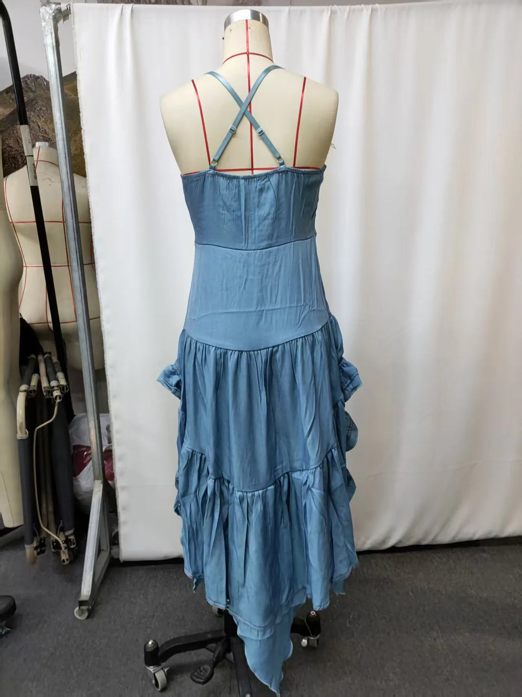 Vestido com Cintura Alta e Decote em V - Veron&Co