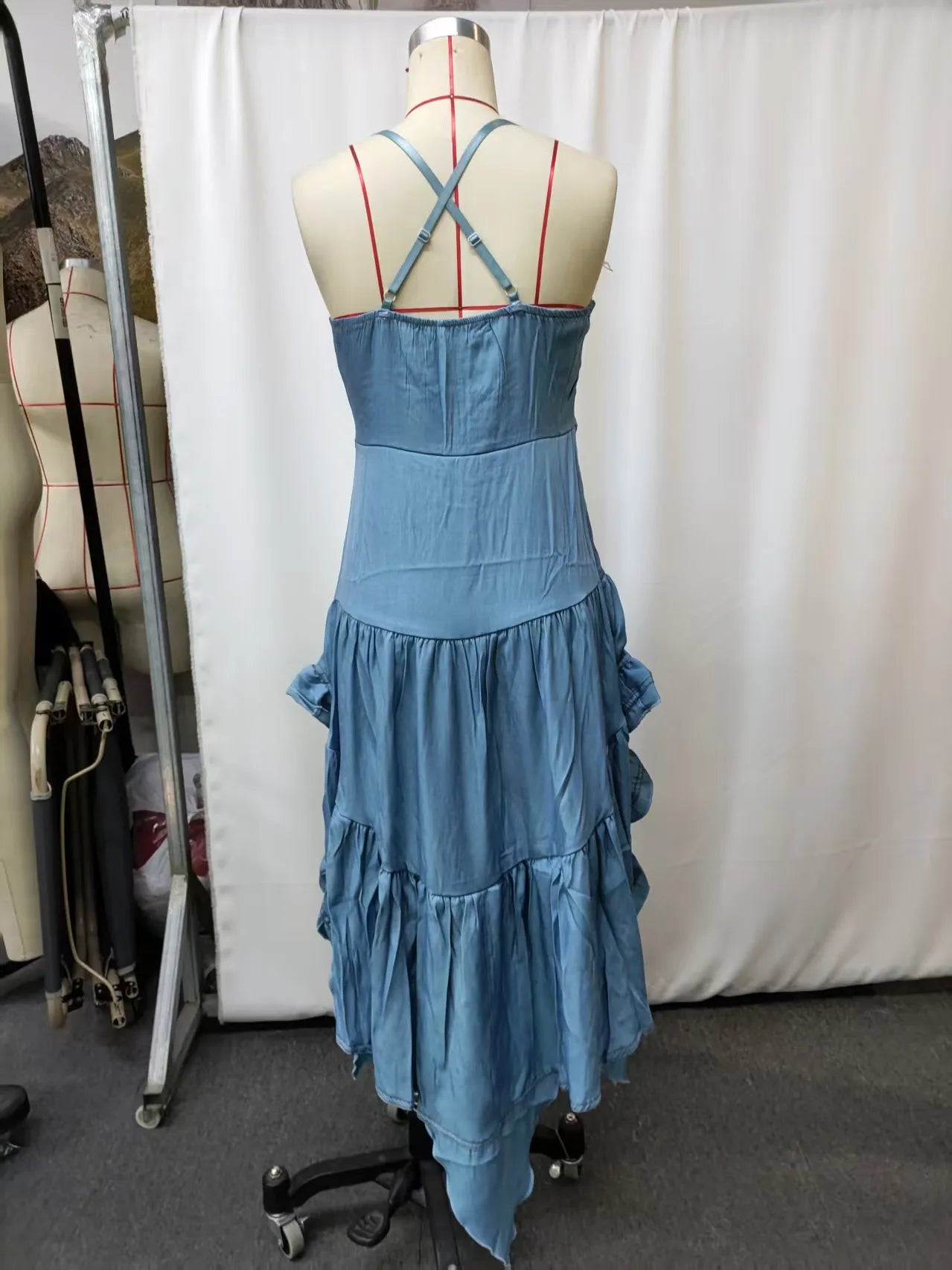 Vestido com Cintura Alta e Decote em V - Veron&Co