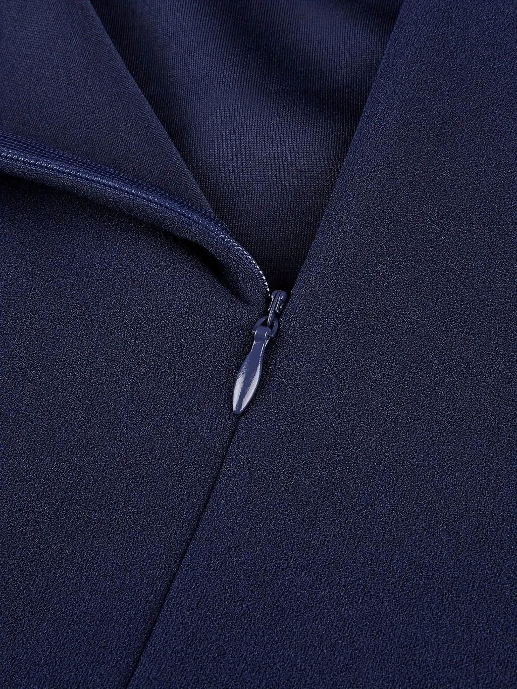 Vestido Justo com Gola Alta e Botões Dourados - Veron&Co