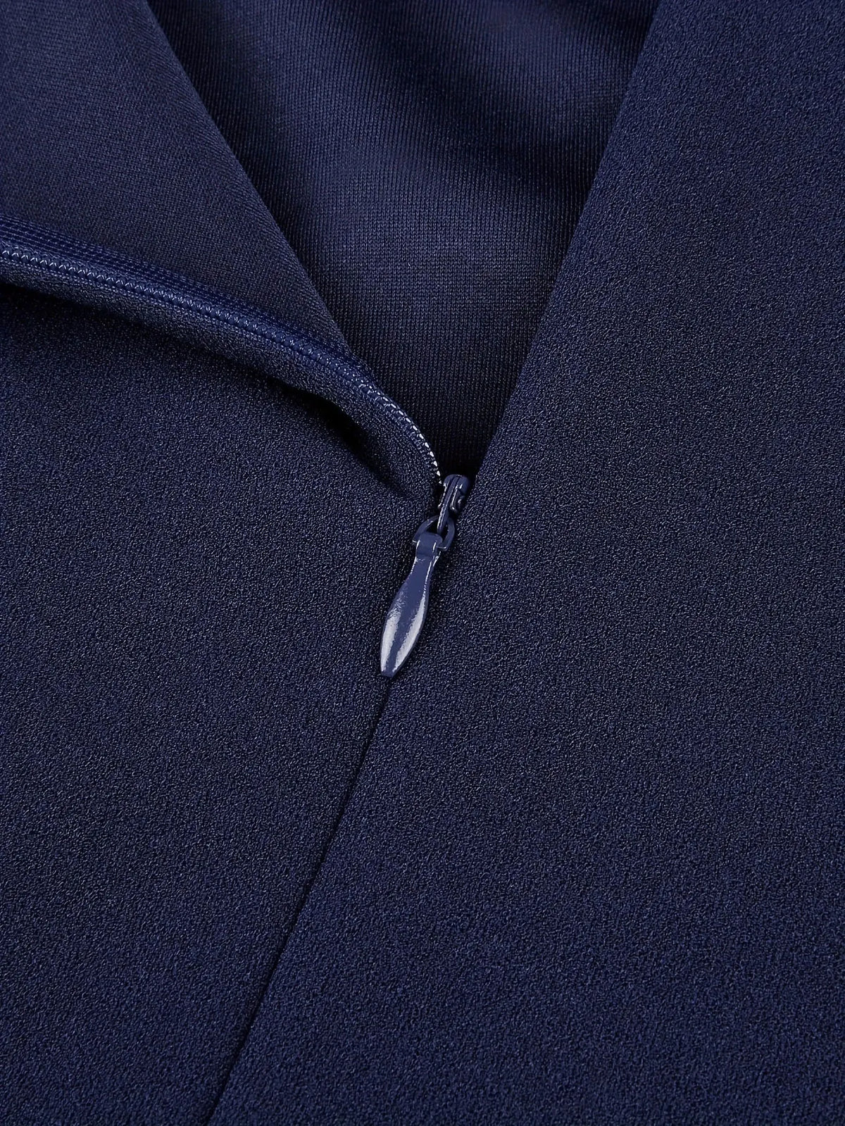Vestido Justo com Gola Alta e Botões Dourados - Veron&Co