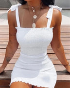 Vestido Curto com Ombros Descobertos e Alças Finas - Veron&Co