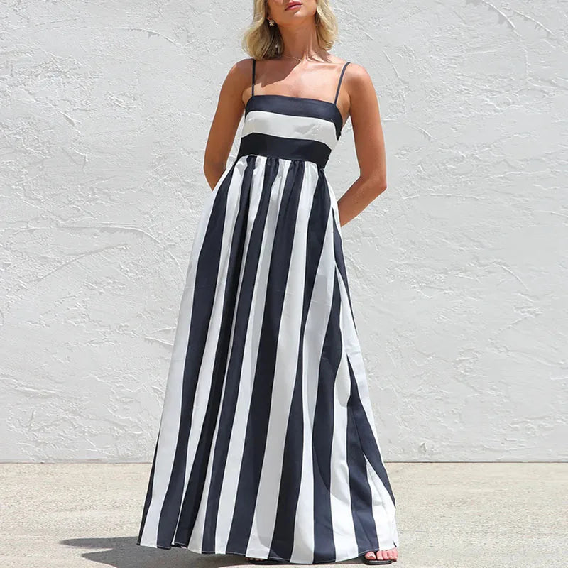 Vestido Longo com Corte Evasê e Riscas - Veron&Co