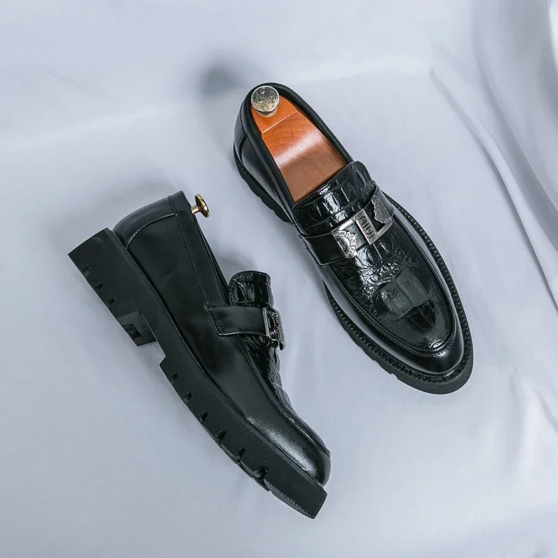 Sapatos Clássicos em Pele com Sola Grossa - Veron&Co